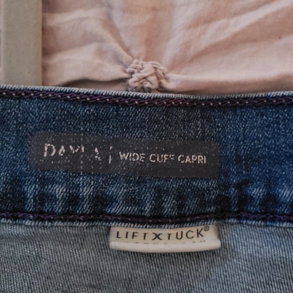 NYDJ Wide Cuff Capri 14 Petite - Picture 4 of 6